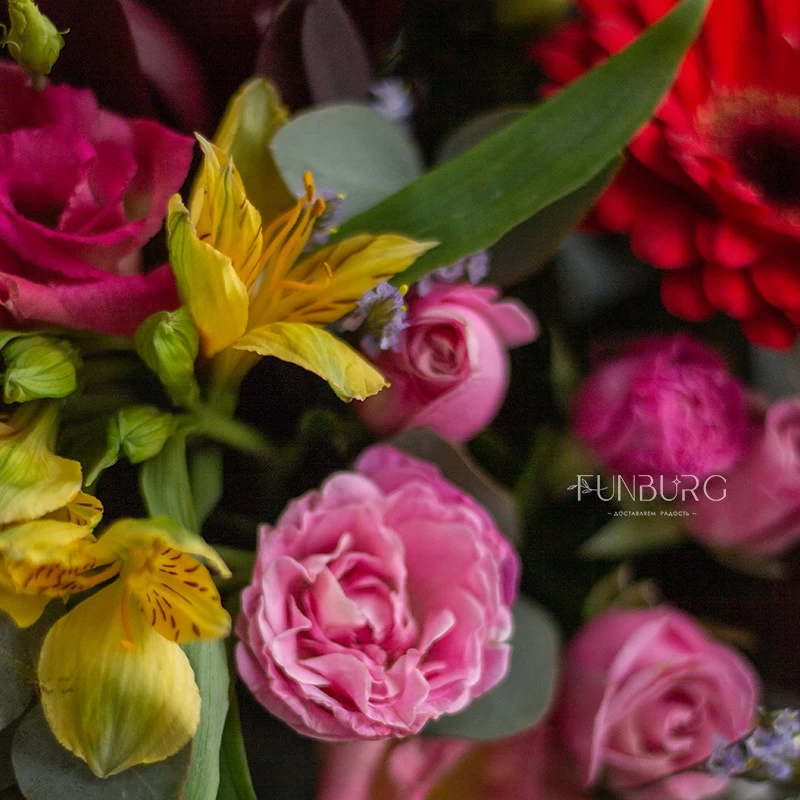 Корзинка цветов «Цветочный коктейль»