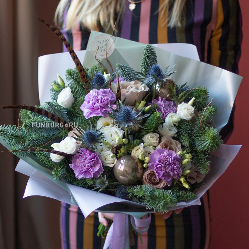 Букет цветов «Зимний сон» из роз, эустомы, эрингиума, гвоздик и нобилиса -  интернет-магазин «Funburg.ru»