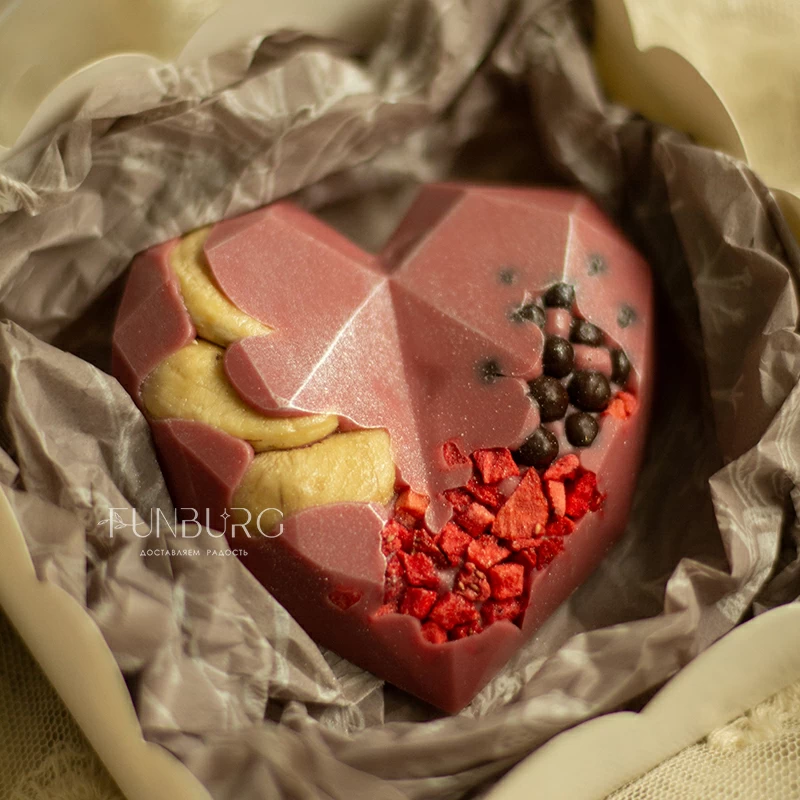 Сердце из бельгийского шоколада (шоколад Ruby)