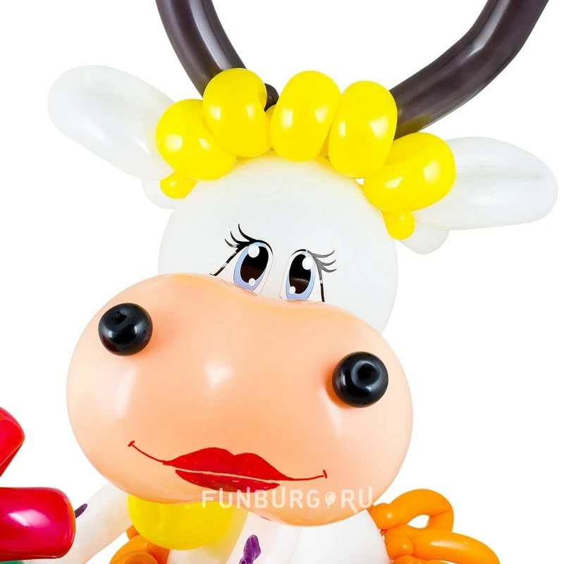 Фигура из шаров «Корова на лугу»