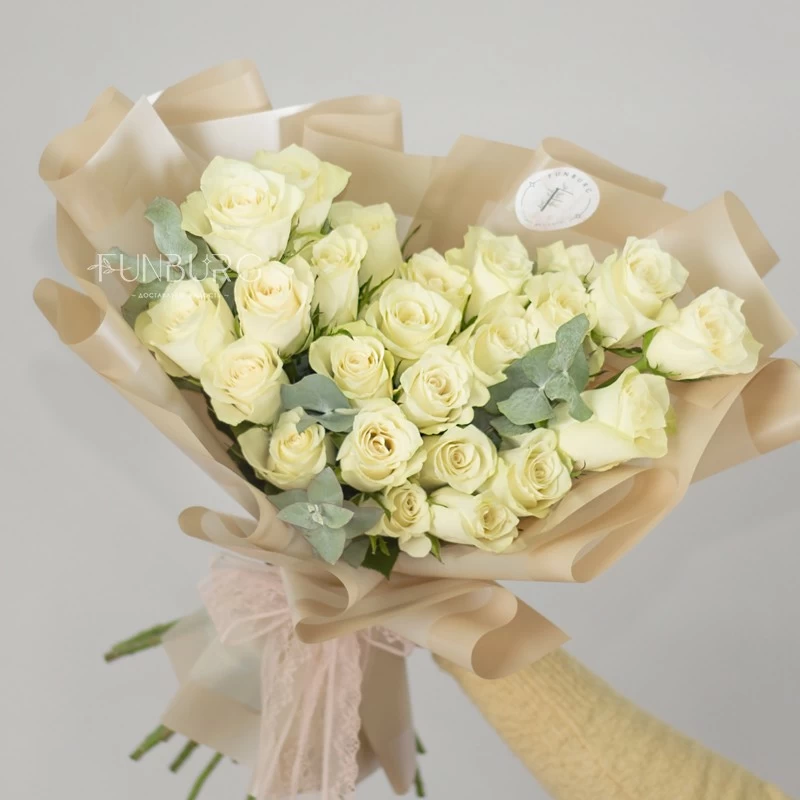 Букет белых роз «Крем-брюле»