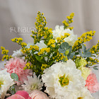 Корзина цветов «Медовый нектар»