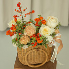 Корзина цветов «Облепиховый чай»