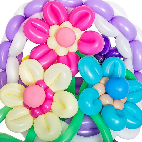 Корзина из шаров с цветами №3 купить в Москве, по цене ₽