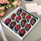 Набор клубники в шоколаде «Dark Berry» S