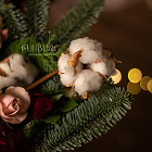 Цветы в шляпной коробке «Рождественский пунш»