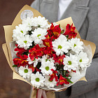 Букет из хризантем и альстромерий «Алый закат»