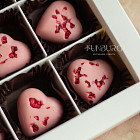 Сердечки из бельгийского шоколада S (клубничный шоколад)