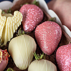 Набор клубники в белом шоколаде «Lovely» M
