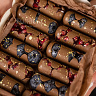 Набор шоколадных батончиков с гранатом и голубикой