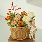 Корзина цветов «Облепиховый чай»