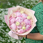 Букет из пионов и эустом «Баблгам»