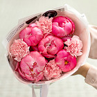 Букет из пионов и гвоздик «Земляничные сны»