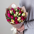 Букет кремовых и пурпурных тюльпанов M
