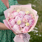 Букет из пионов и эустом «Баблгам»