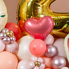 Фигура из шаров с цифрой и надписью «Зайка»