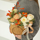 Корзина цветов «Облепиховый чай»