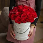 Розы в шляпной коробке «Современная классика»