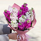 Букет из маттиолы «Пурпурные искры»