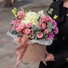 Цветы в шляпной коробке «Рандеву»