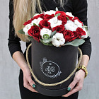 Цветы в шляпной коробке «Пряности и страсти»