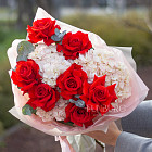 Букет из французских роз и гортензий «Ассоль»