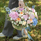 Корзина цветов «Поцелуй лета»