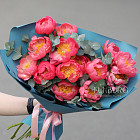 Букет из коралловых пионов «Кувшинки»