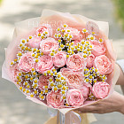 Дуобукет из ромашек и пионовидных роз Джульетта