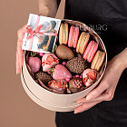 Набор клубники и пирожных «Sweet» (с фотографиями)