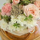Корзина цветов «Персиковый мусс»