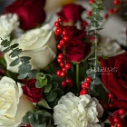 Цветы в шляпной коробке «Красный бархат»