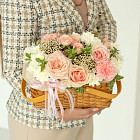 Корзина цветов «Персиковый мусс»