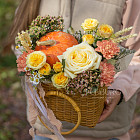 Корзина цветов «Дары осени»
