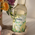Цветы в стаканчике «Возьми с собой» с лимонадом