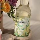 Цветы в стаканчике «Возьми с собой» с лимонадом