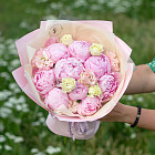 Букет из пионов и эустом «Баблгам»