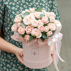 Цветы в шляпной коробке «Пудровый шёлк»