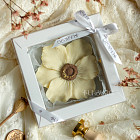 Анемона из бельгийского шоколада (белый и молочный шоколад)