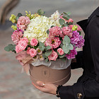 Цветы в шляпной коробке «Рандеву»