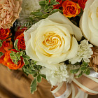 Корзина цветов «Облепиховый чай»