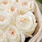 Монобукет из ароматных роз White O'Hara XS