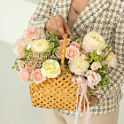 Корзина цветов «Шарлотта»