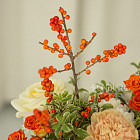 Корзина цветов «Облепиховый чай»