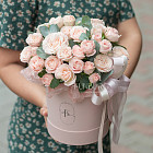 Цветы в шляпной коробке «Пудровый шёлк»